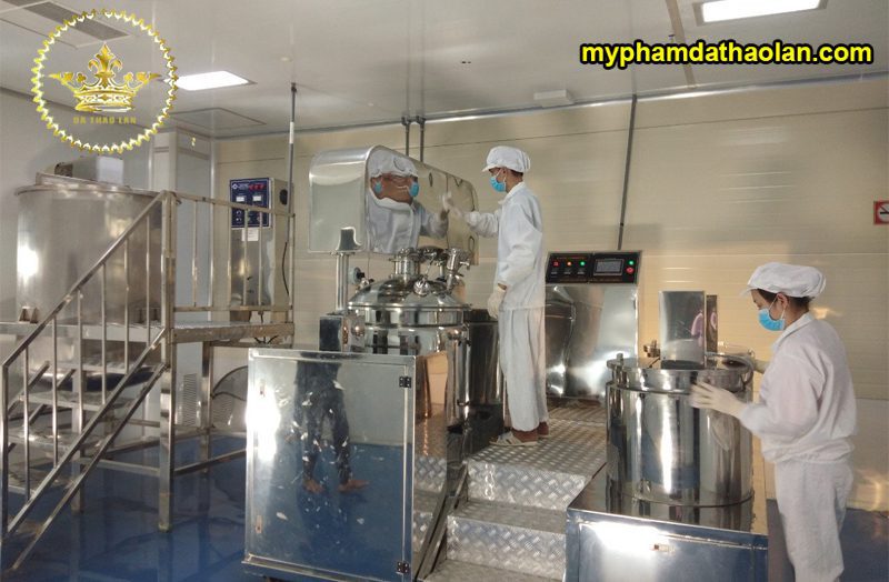 Hình ảnh sản xuất, gia công mỹ phẩm thực tế tại nhà máy của DẠ THẢO LAN