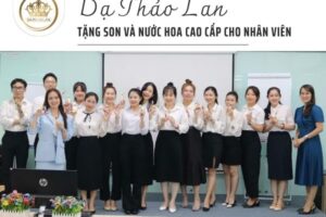 Dạ Thảo Lan tặng son và nước hoa cao cấp – Quà tặng ý nghĩa dành cho nhân viên